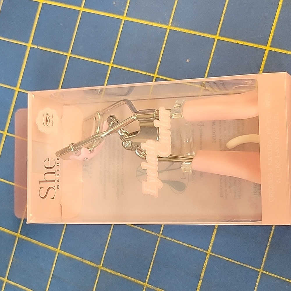 She Makeup Eyelash Curler with Pink Handles New Sealed Package